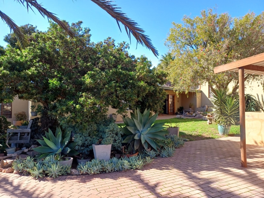 6 Bedroom Property for Sale in Vredenburg Western Cape